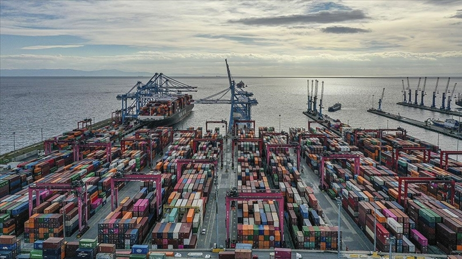 Dış ticaret açığı mayısta arttı